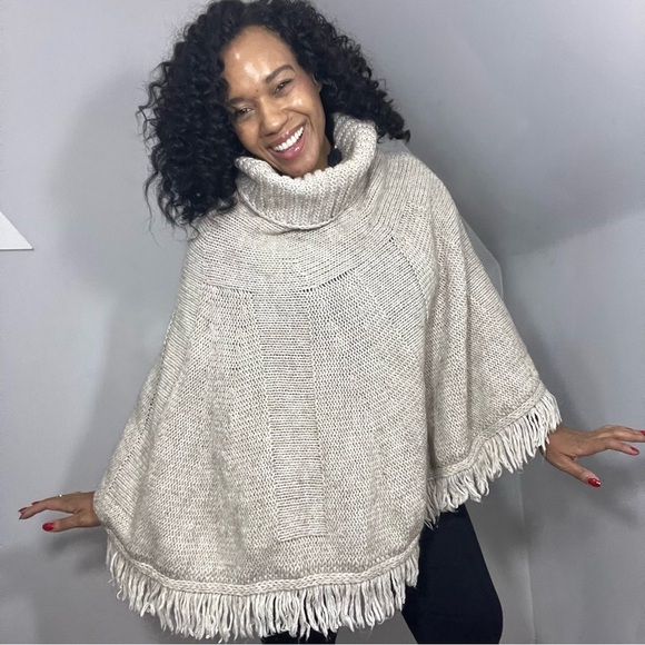 Iperico Neutral Knit Poncho Wool Alpaca Fringe Shawl Apres Ski Made in Italy - Picture 10 of 13